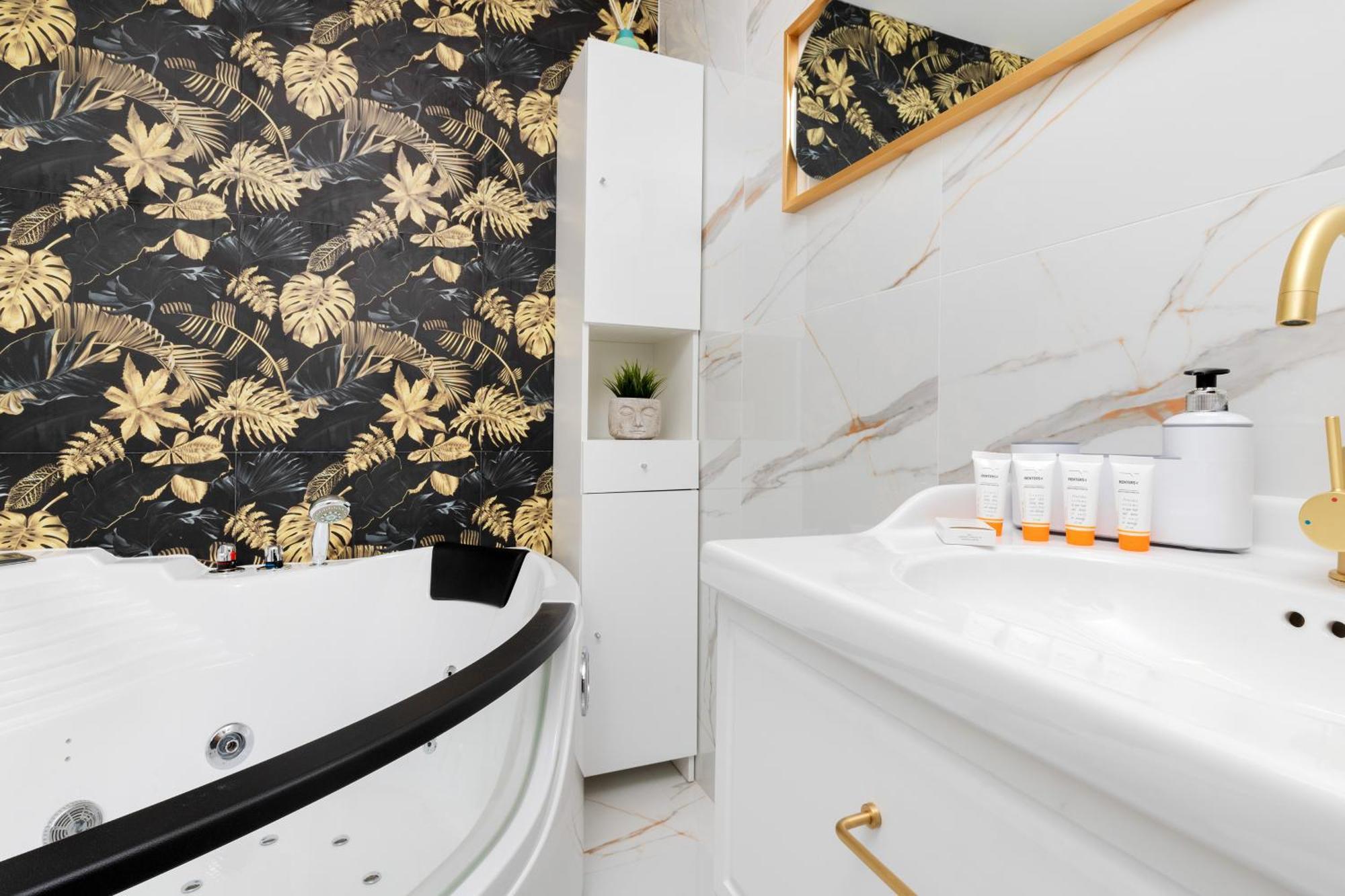 Batorego 7 Apartament With Terrace & Parking Downtown Gdynia By Renters Екстер'єр фото