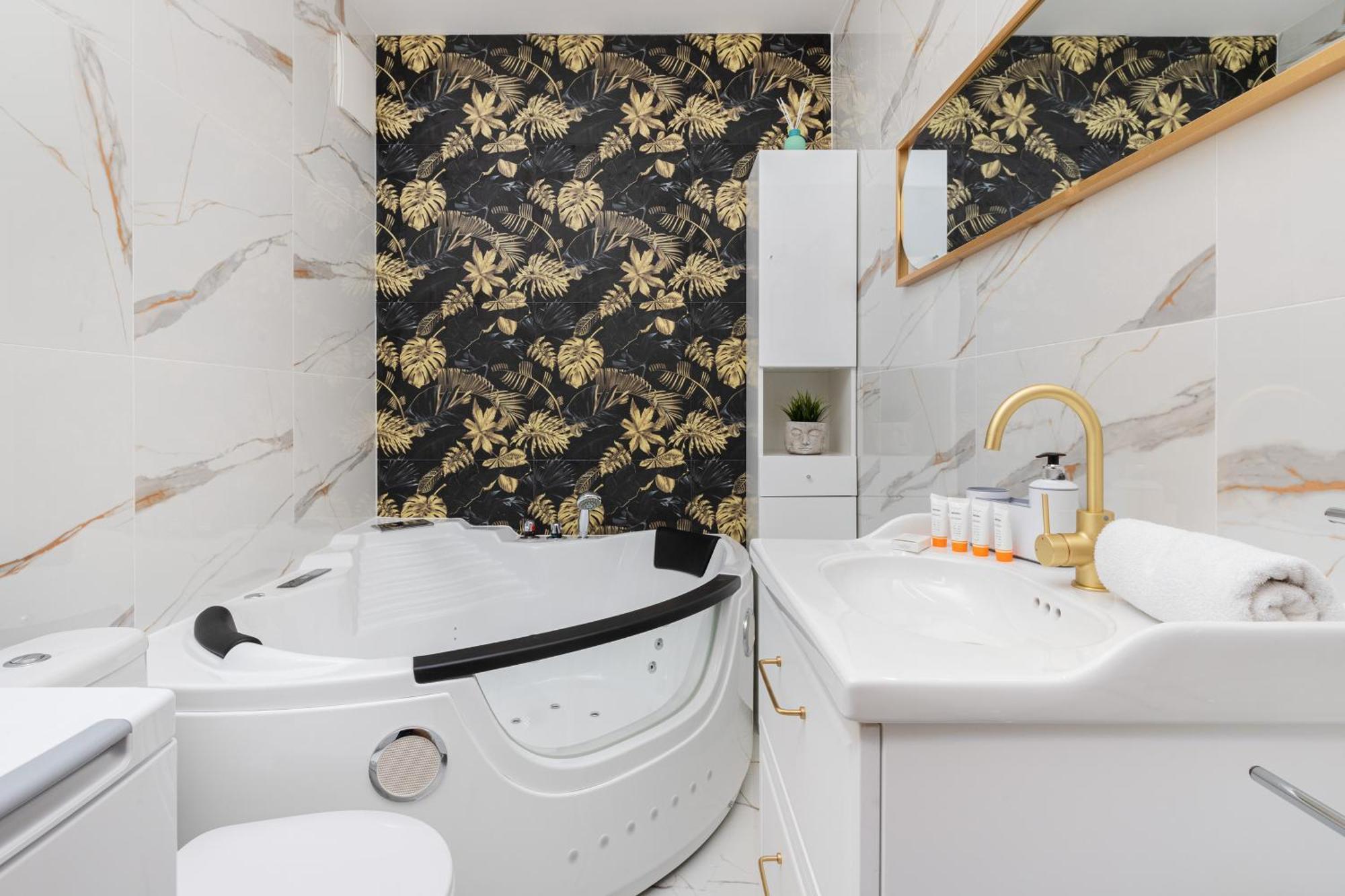 Batorego 7 Apartament With Terrace & Parking Downtown Gdynia By Renters Екстер'єр фото